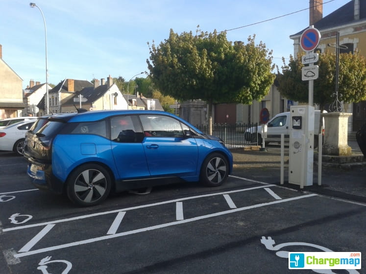 Borne de recharge pour voitures électriques
