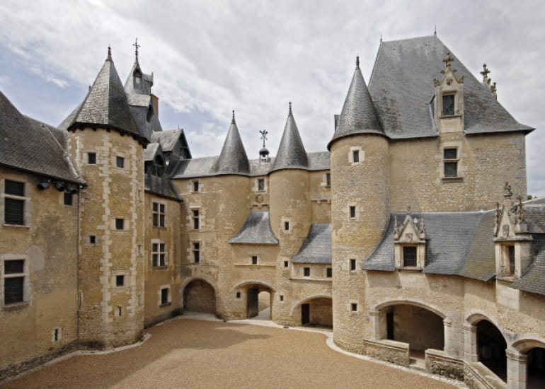 Spectacle de danse au château de Fougères-sur-Bièvre